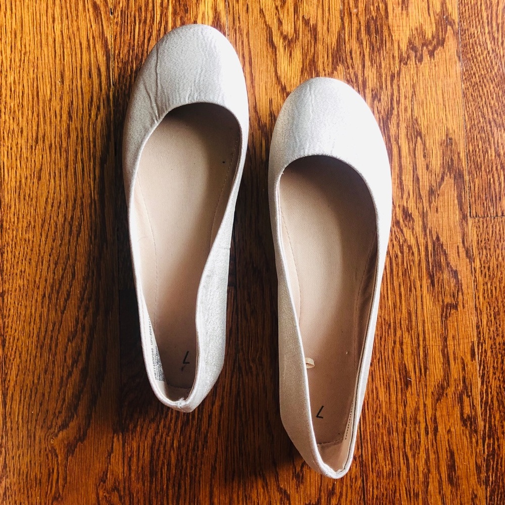 💎SALE: 3 for $20,5 for $25! NWOT Shimmering flats